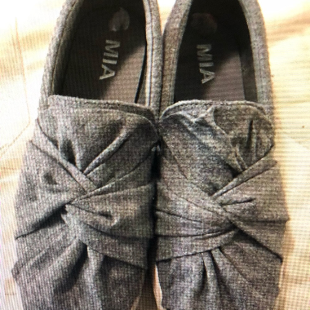 MIA GREY TWIST SNEAKERS